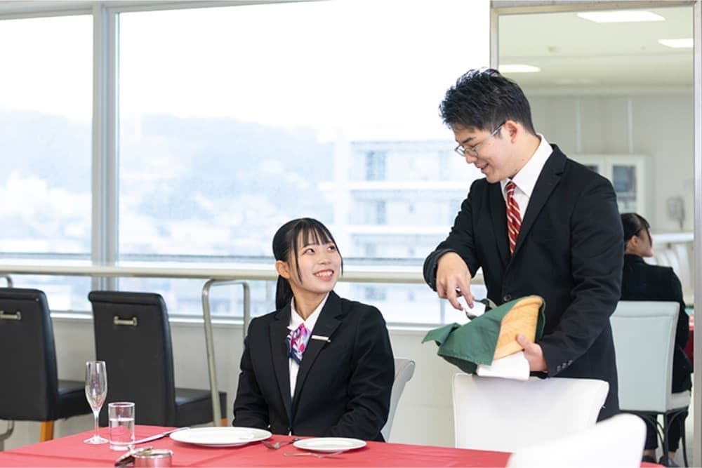 明日香国際ブライダル&ホテル観光専門学校